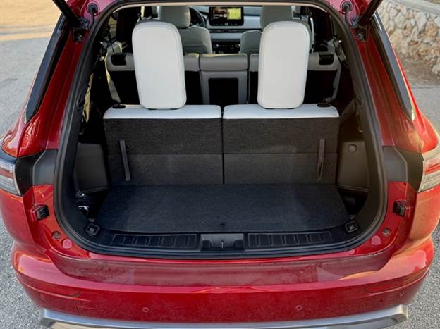 אבל אם פתחתם לגמרי את השורה השלישית, תישארו עם 147 ליטר בלבד