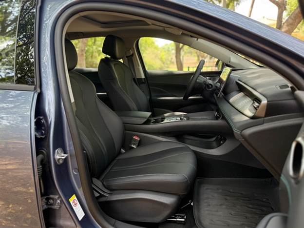 המושב נוח, אך ההגה לא יוצא מספיק לפנים