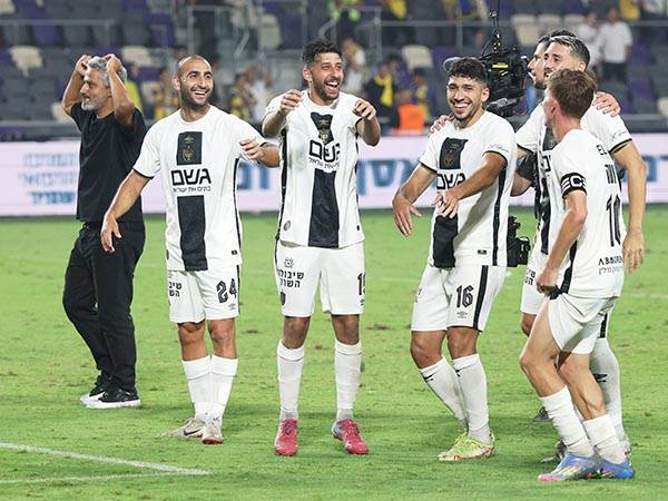 מחמאות לכל עבר (אלן שיבר)