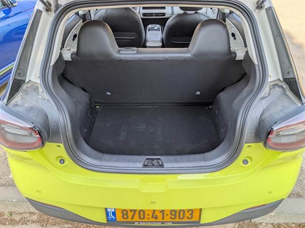 דונגפנג בוקס - למרות הנפח הגדול על הנייר, תא המטען פחות שימושי וחסר אביזרי נוחות