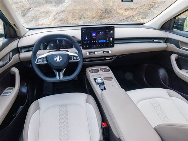 רמת גימור אחת, מאובזרת למדי