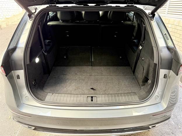 בקיפול מושבים כבר תקבלו 738 ליטר