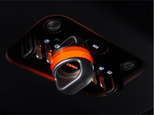 פקדים גם בתקרה, ומהוידאו זיהינו מושבים אחוריים