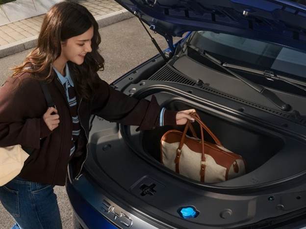 כמו למשל מעבר להנעה אחורית ויש עכשיו גם תא מטען קדמי