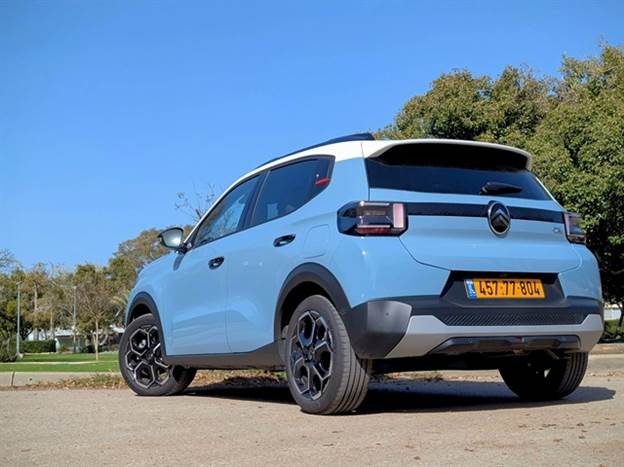 ביצוע המנוע הקטן מספקים בהחלט, אבל התיבה הדו-מצמדית לא ממש חלקה