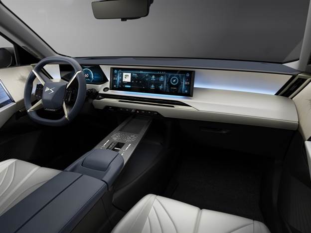 תא נוסעים זהה לגמרי ל-DS No.8