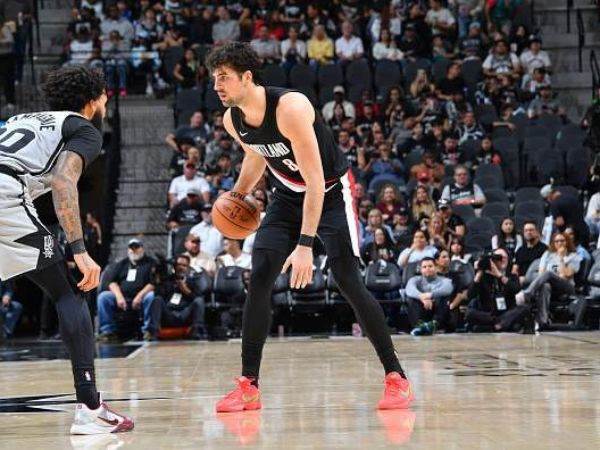 Michael Gonzales/NBAE via Getty Images