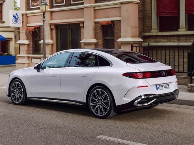 מרצדס C קלאס החשמלית - בעיצוב קופה-ארבע-דלתות וגדולה יותר מה-C קלאס המוכרת