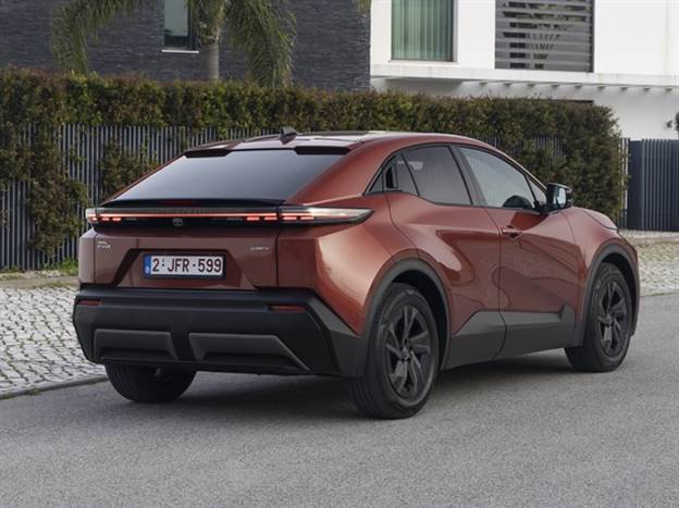 אם לא היברידי, אז חשמלי. טויוטה C-HR+ בישראל