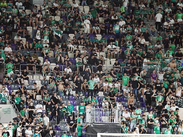 אך האוהדים הירוקים היו מאוכזבים והיה ניתן לראות זאת (אלן שיבר)