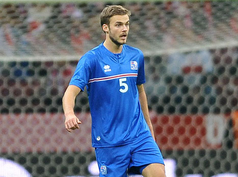 איולפסון במדי נבחרת איסלנד (GETTY)