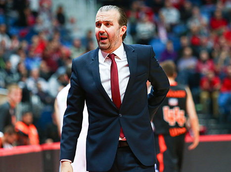 פיאניג'אני עם חיוך לא אופייני (דני מרון)