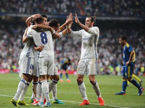 שחקני ריאל חוגגים את הניצחון מול סלטה בליגה (getty)