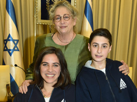 רעיית הנשיא עשתה כבוד (בוריס יקותיאל)