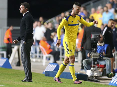 "לא מוזר לי לרדת לספסל" (אלן שיבר)