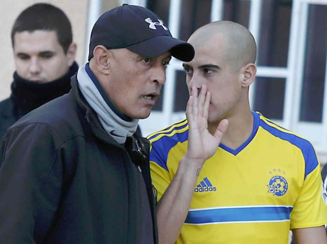 בן חיים עם אביו. מכבי תציע לו חוזה חדש? (אלן שיבר)