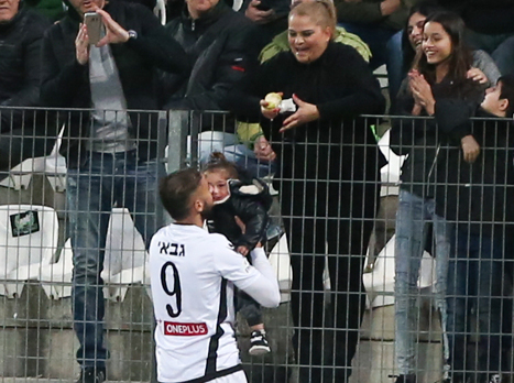 גבאי חוגג. כבר פורע שטרות (צילום: סוכנות ג'יני)