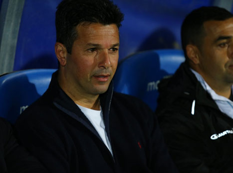 האוהדים דורשים שיתפטר. אוואט (לירון מולדובן)