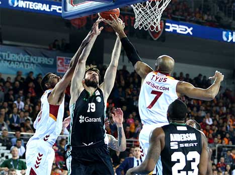 קלע 3 נקודות. טיוס (טוויטר)