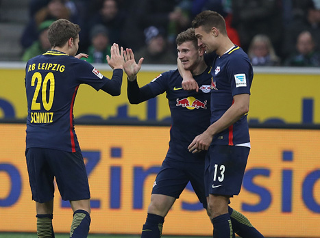 5 נקודות מהפסגה. שחקני לייפציג חוגגים (getty)