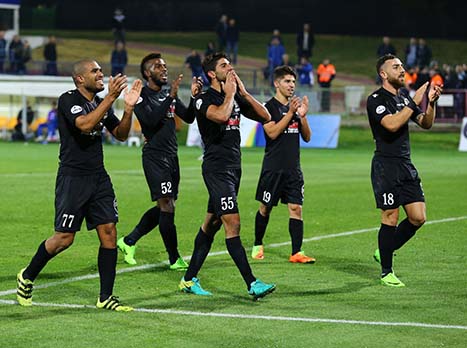 חגיגה בפ"ת (לירון מולדובן)