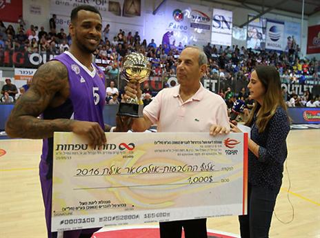 אלוף ההטבעות של השנה שעברה. בראון (אלן שיבר)