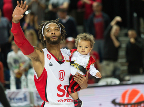 מילא את החלל. בנקס (מנהלת הליגה)