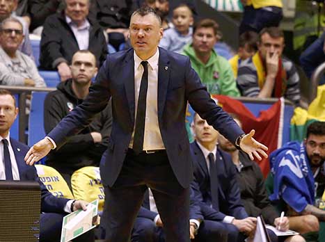 נתן נוק-אאוט למכבי בהיכל. שאראס (צילום: אלן שיבר)