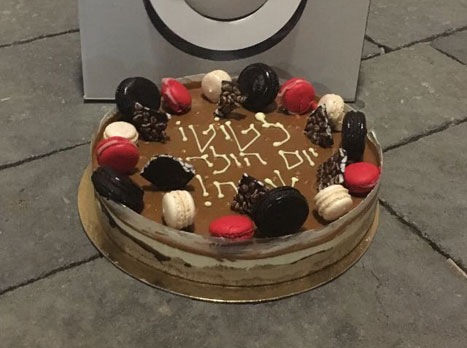 עוגת היום שתמוז קיבל מאוהד הקבוצה