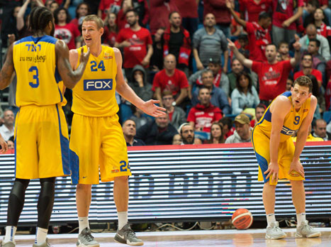 הרימו ידיים ברבע האחרון (עודד קרני)