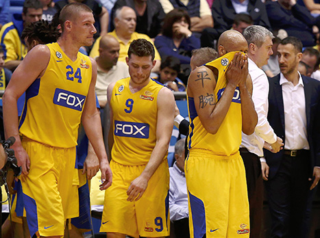 שחקני מכבי מאוכזבים. המאמן ישלם את המחיר? (אלן שיבר)