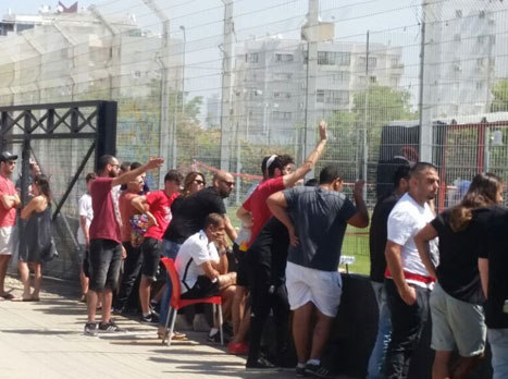 מחכים לנס, אוהדי הפועל ת"א