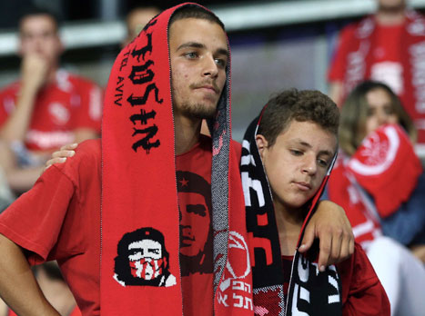 האחווה בקהל ניסתה לפצות על העצב הגדול של האוהדים (אלן שיבר)