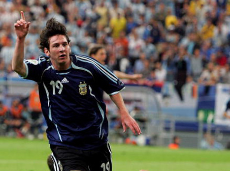 חוגג מול סרביה ב-2006 (getty)