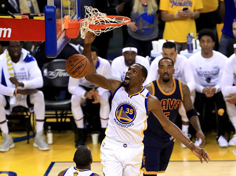 דוראנט כיכב במשחק הראשון (getty)