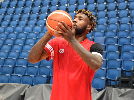 הרבה על הכתפיים שלו. האוול