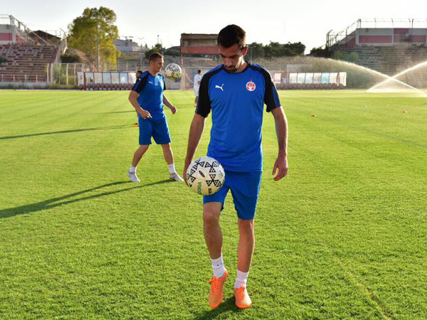 קואנקה באימון הבכורה. רכש נוצץ (האתר הרשמי של הפועל ב"ש)