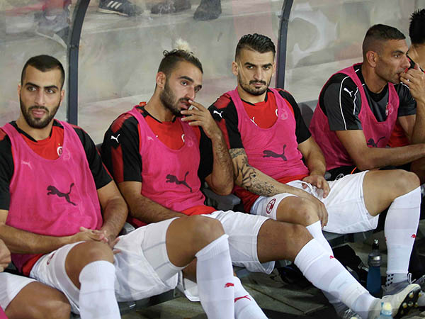 אוחנה מחכה בספסל (אלן שיבר)