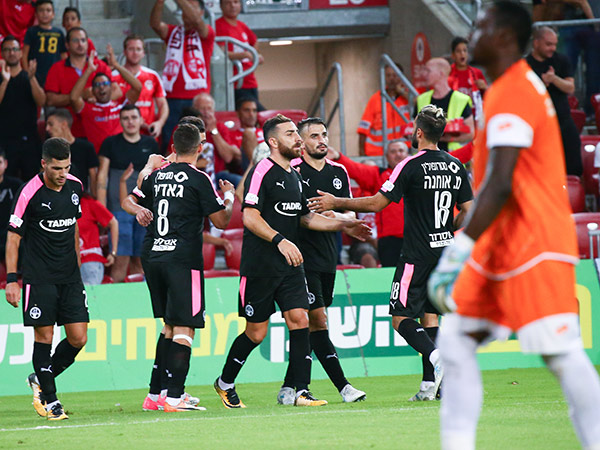 מנצחת גם כשהיא לא בשיאה. ב"ש חוגגת (צילום: דני מרון)