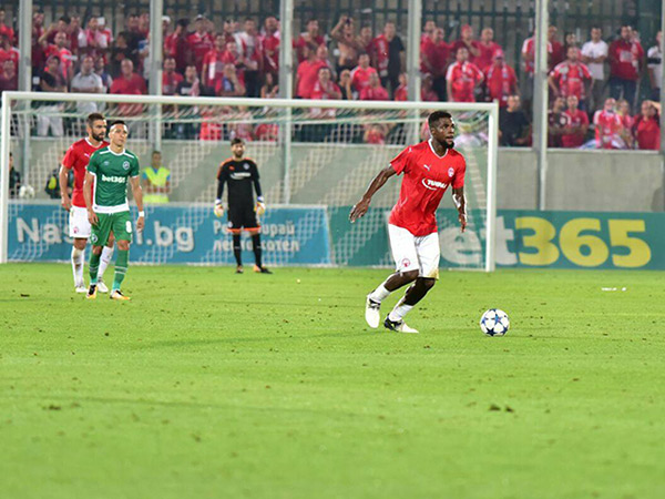 אוגו. וואקמה פרגן לו, אבל הבעיטה הייתה שערורייתית (דף הפייסבוק של הפועל ב"ש)