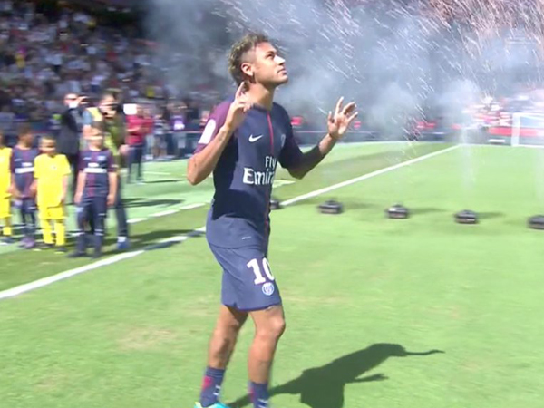 ניימאר הקפיץ את האוהדים (טוויטר)