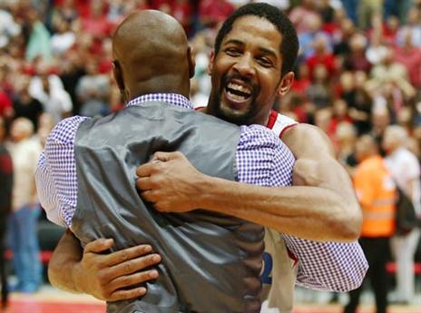 פרנקו נותן את המפתחות במקי (מנהלת הליגה)