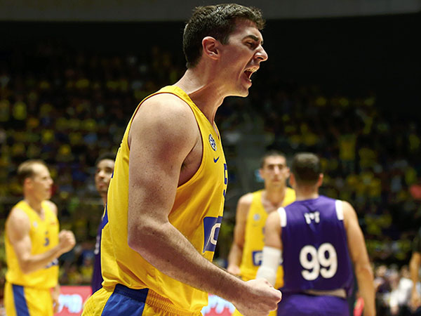 מכבי ת"א השתלטה על המשחק בקלות (צילום: אלן שיבר)