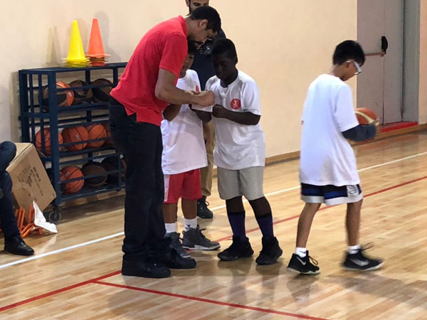 מקי חותם לילדים. הפועל ממשיכה במסורת החשובה