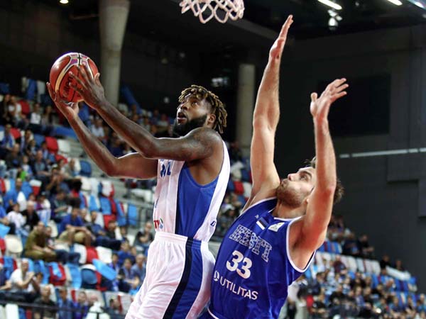 ריצ'רד האוול. "מרגש לשחק לצידו" (אלן שיבר)