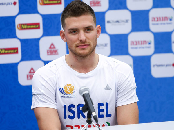 מקל. "חוויה שונה מאשר מול אסטוניה" (צילום: אלן שיבר)