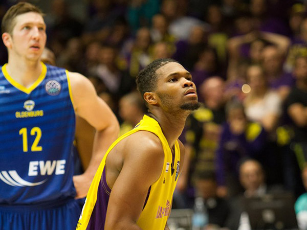 וולדן. משחק אדיר של הגארד