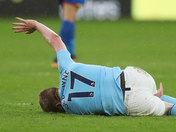 דה בריינה. נאנק מכאבים והורד באלונקה (getty)