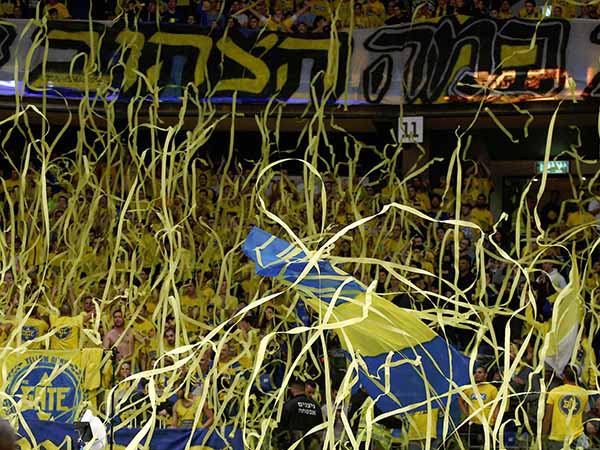 האוהדים הצהובים מילאו את ההיכל ויצאו מאוכזבים (אלן שיבר)