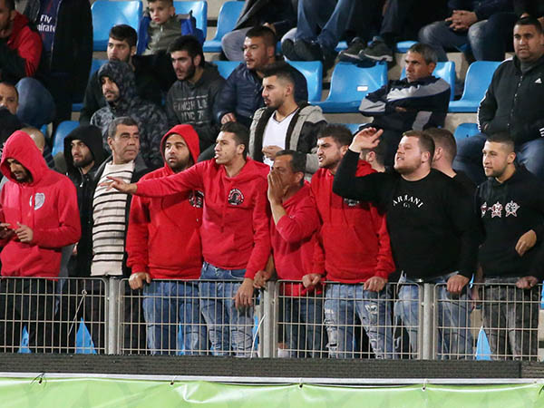 אוהדי סכנין הגיעו לקבל את בנין (יוסי שקל)